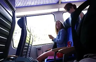 Hdpovは射精に彼女を運転しながら彼女 ...