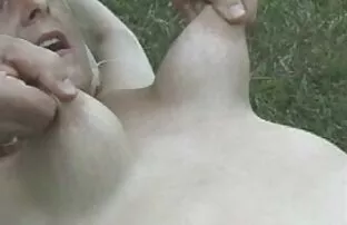 巨乳ブロンド巨乳を食べるヒップ高ストッキ ...