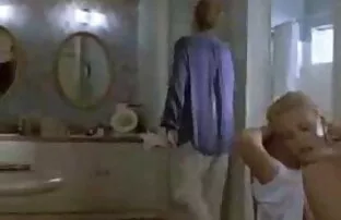 Busty金髪の彼女のレズビアンorgy ...