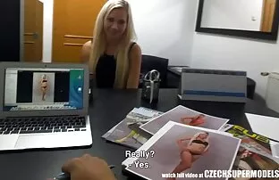 英国のクーガーフィオナは偽のペニスで逃げ ...