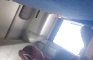 女性看護師は彼女の患者と遊ぶ。 女性 専 ...
