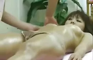 友人はプールで誕生日の性交をしました。  ...