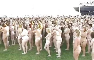 穴のあるチェコのクラブで匿名の乱交。 女 ...