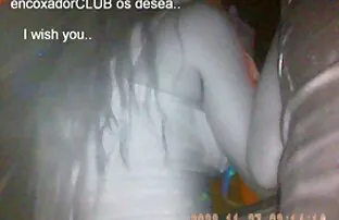 パパは彼の娘によって彼女の猫を舐め、密か ...