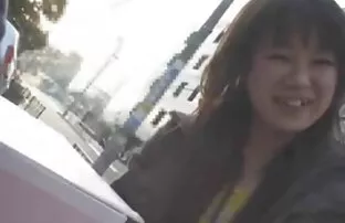 娘はすぐに父の小さなコックにジャンプ エ ...