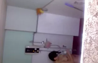 おばあちゃんGalyaは孫の友人の雄鶏を ...